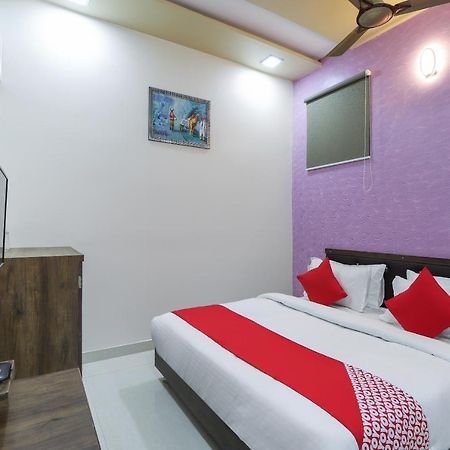 Oyo 47110 Hotel Royal Palace Naroda Eksteriør billede