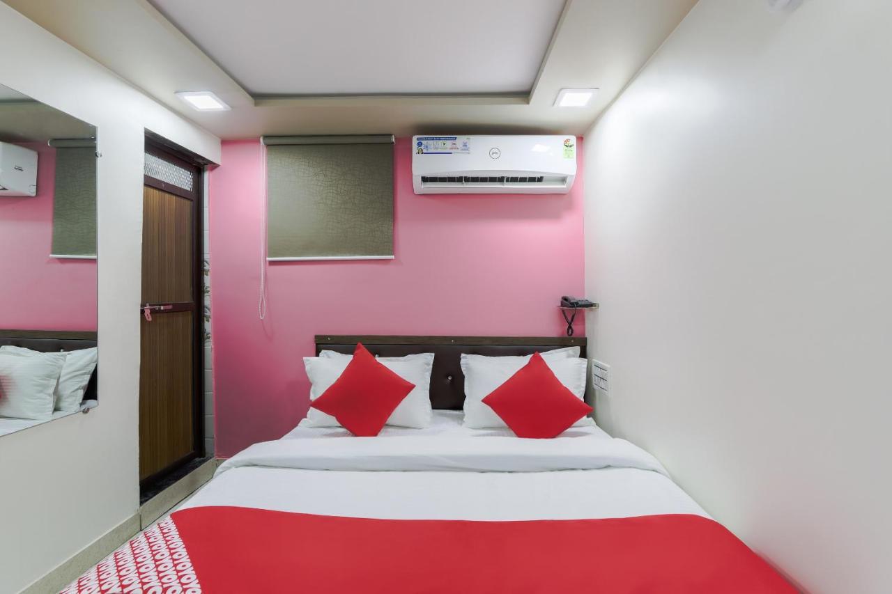 Oyo 47110 Hotel Royal Palace Naroda Eksteriør billede