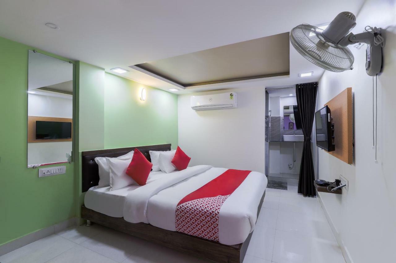 Oyo 47110 Hotel Royal Palace Naroda Eksteriør billede