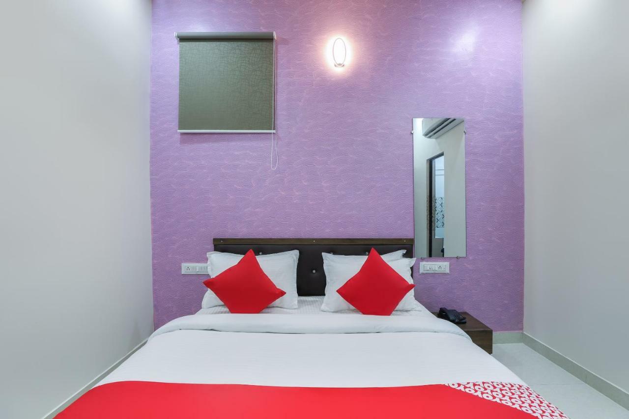 Oyo 47110 Hotel Royal Palace Naroda Eksteriør billede