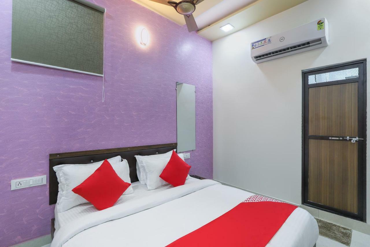 Oyo 47110 Hotel Royal Palace Naroda Eksteriør billede