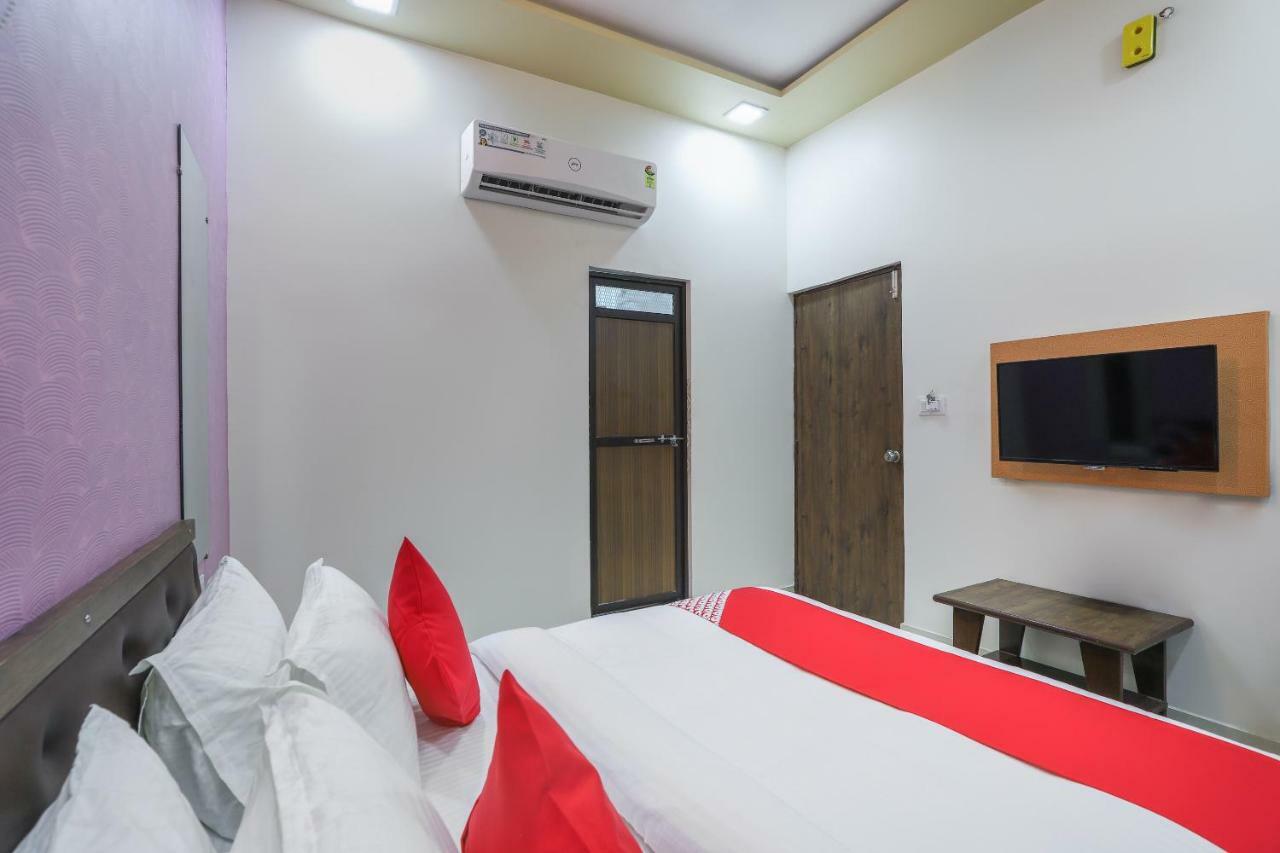 Oyo 47110 Hotel Royal Palace Naroda Eksteriør billede