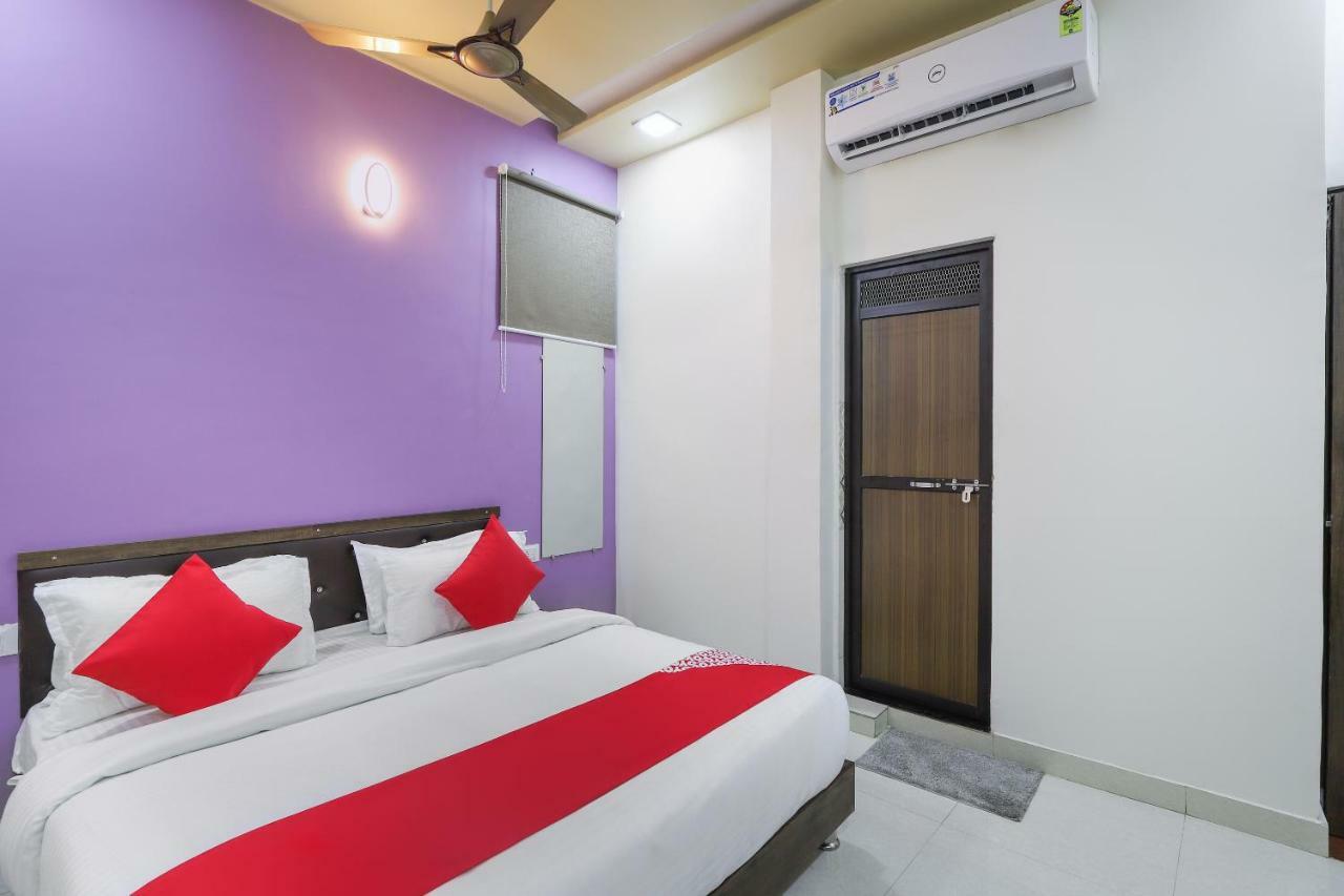 Oyo 47110 Hotel Royal Palace Naroda Eksteriør billede