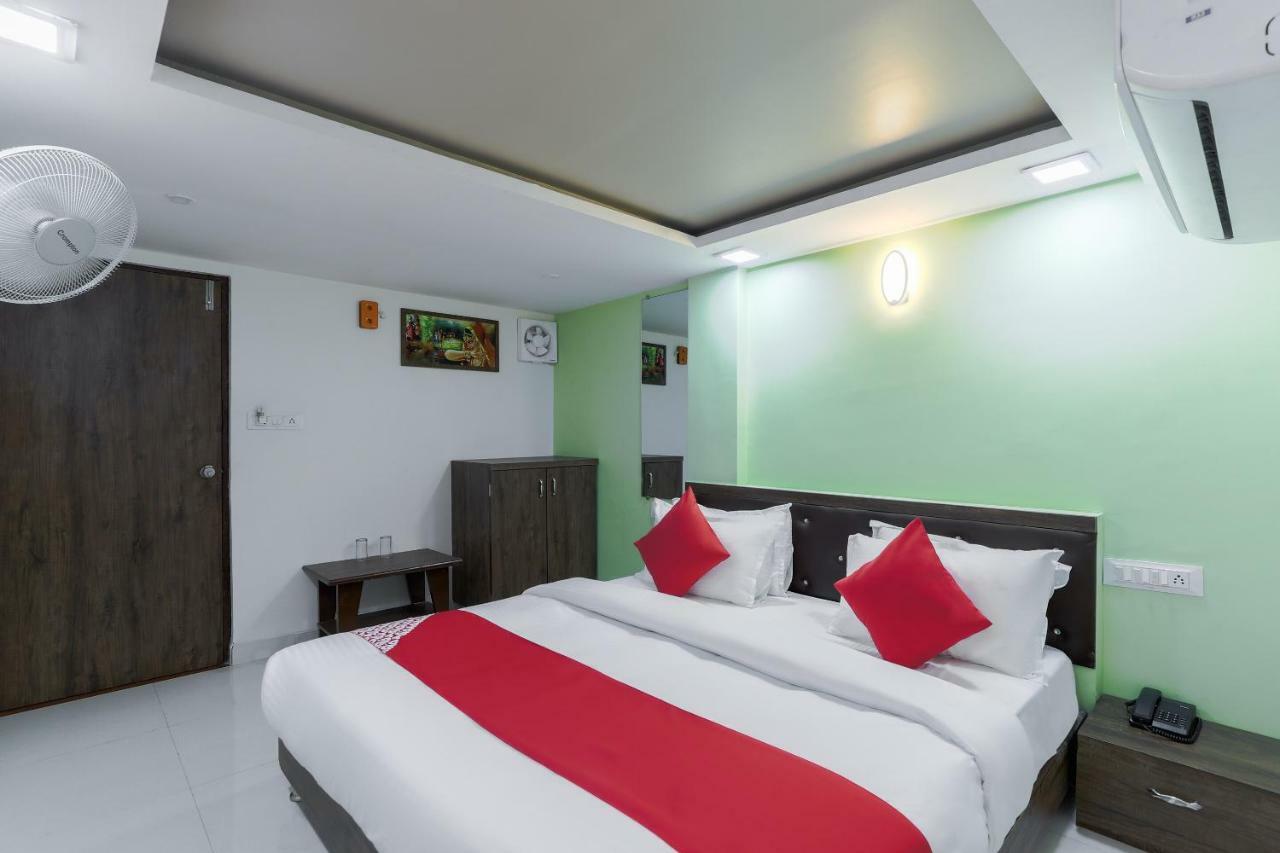 Oyo 47110 Hotel Royal Palace Naroda Eksteriør billede
