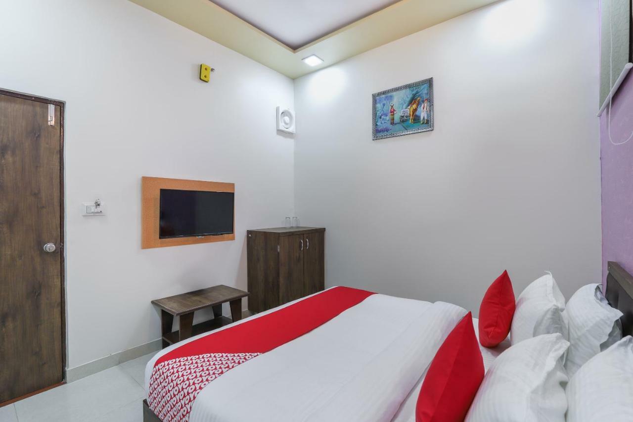 Oyo 47110 Hotel Royal Palace Naroda Eksteriør billede