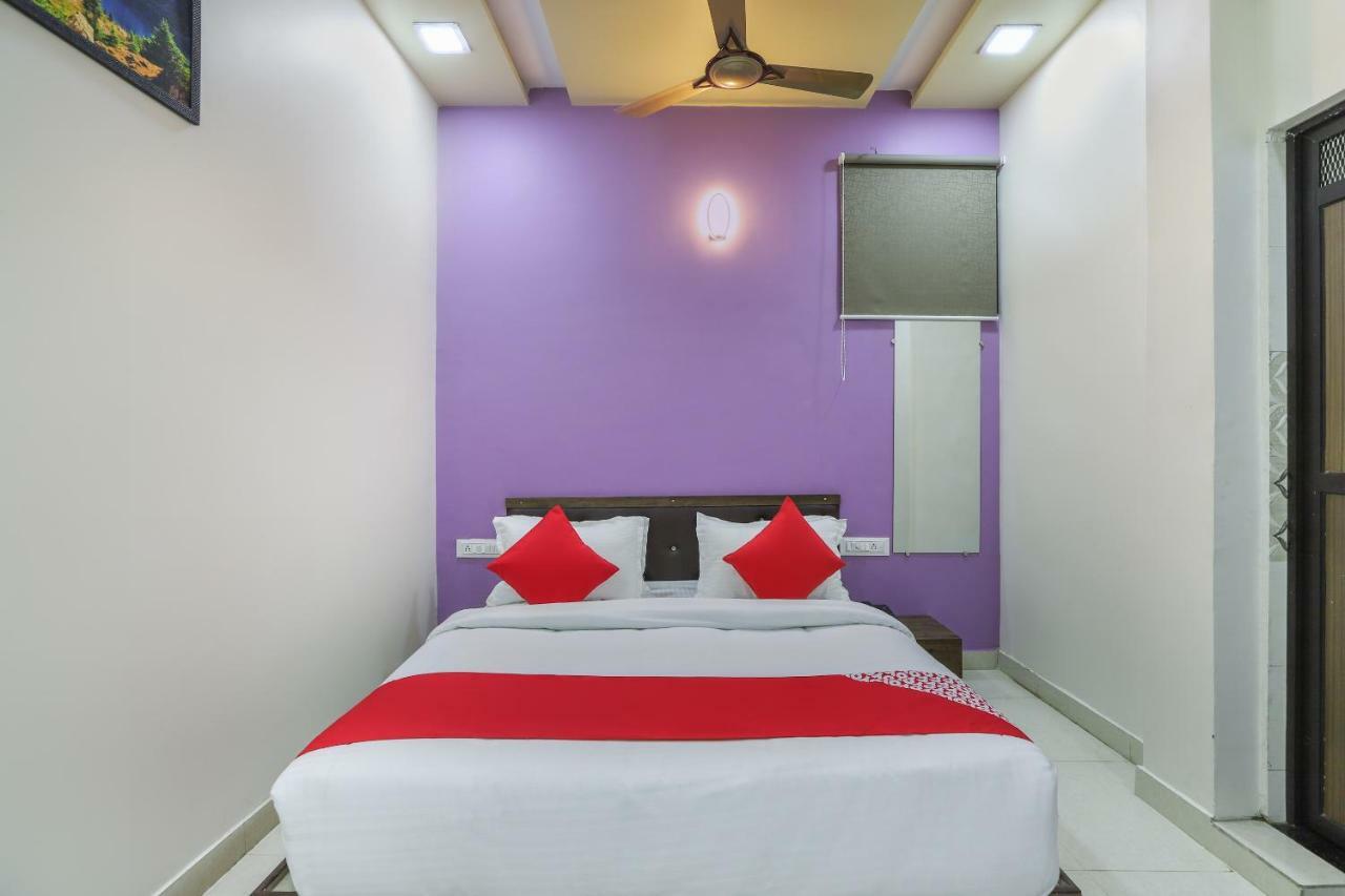 Oyo 47110 Hotel Royal Palace Naroda Eksteriør billede