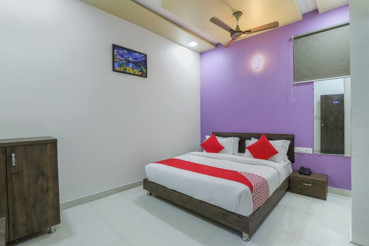 Oyo 47110 Hotel Royal Palace Naroda Eksteriør billede