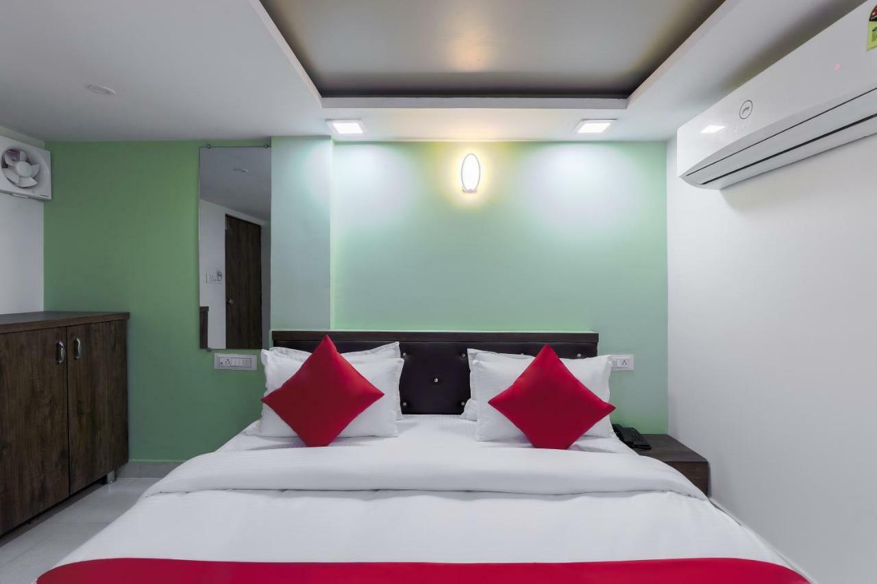 Oyo 47110 Hotel Royal Palace Naroda Eksteriør billede
